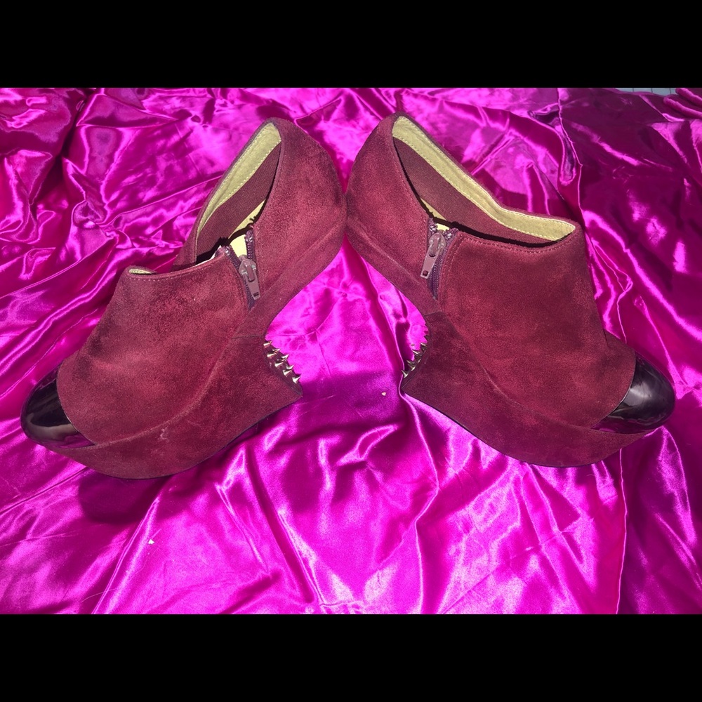 “One of a kind” heel-less spiked platforms size 10